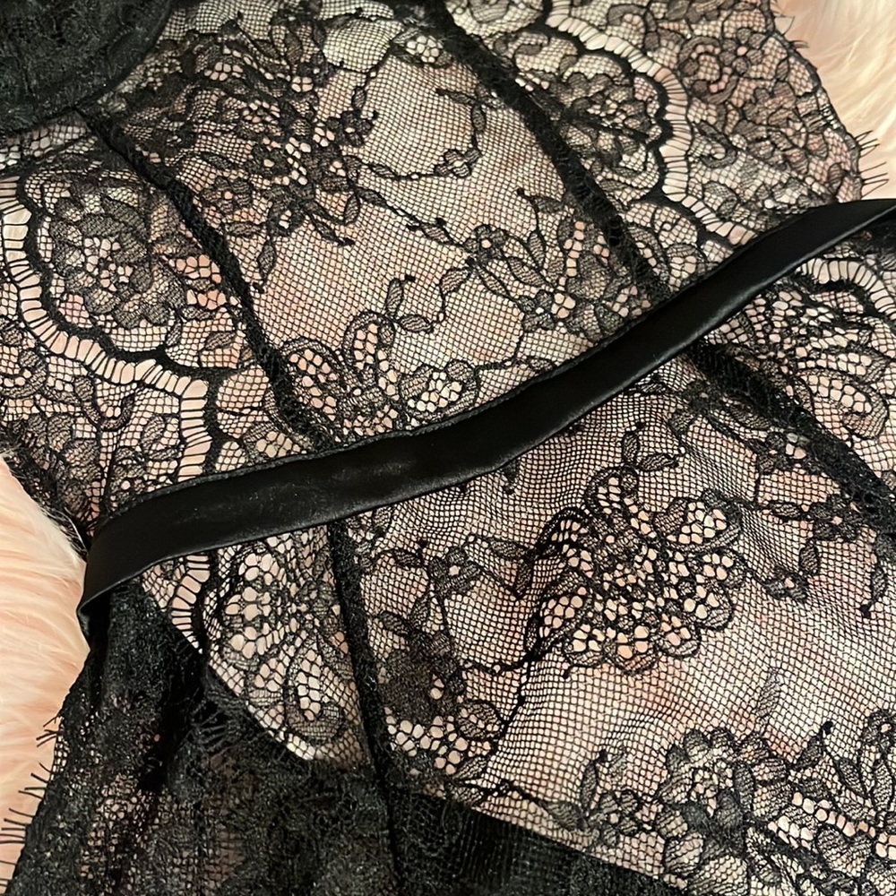 VICTORIA SECRET LINGERIE SIZE SMALL - Picture 3 of 5